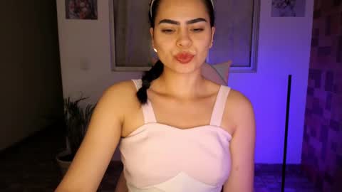 Snapshot of sexxylady__ chatting on 02/17/25, 11:02 Angie online show from 02/17/25, 11:02