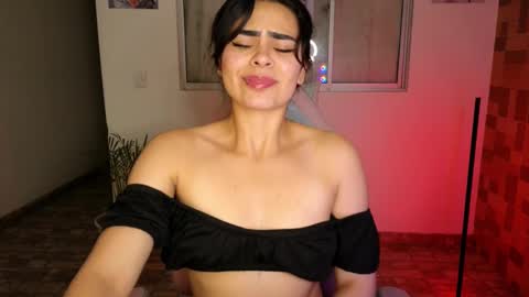 Snapshot of sexxylady__ chatting on 03/07/25, 05:29 Angie online show from 03/07/25, 05:29