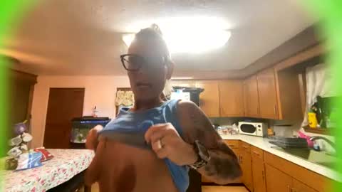 Snapshot of sexy4uenvy chatting on 07/17/26, 02:07 sexy4uenvy online show from 07/17/26, 02:07