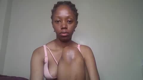 Snapshot of sexy_banny4 chatting on 01/18/26, 05:17 sexy_banny4 online show from 01/18/26, 05:17