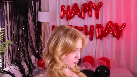 Snapshot of sexy_blonde_doll chatting on 10/13/25, 12:54 Lina online show from 10/13/25, 12:54