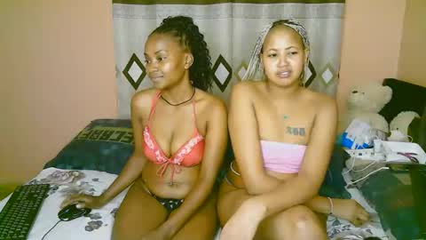 sexy_bluegirl online show from 11/08/25, 03:12