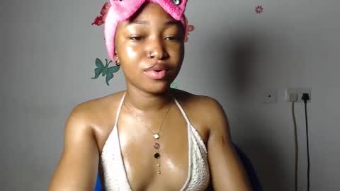 sexy_bluey247 online show from 12/04/25, 08:01