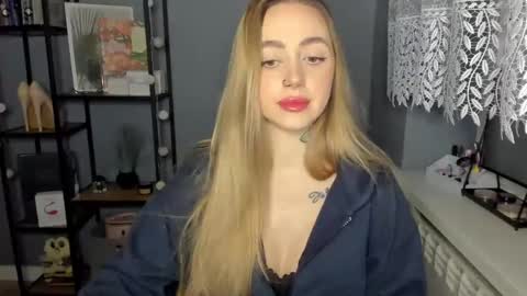 Snapshot of sexy_coralie chatting on 12/10/24, 08:19 C o r a l i e online show from 12/10/24, 08:19