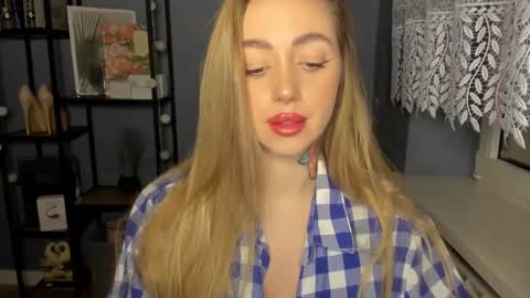 Snapshot of sexy_coralie chatting on 12/16/24, 10:50 C o r a l i e online show from 12/16/24, 10:50