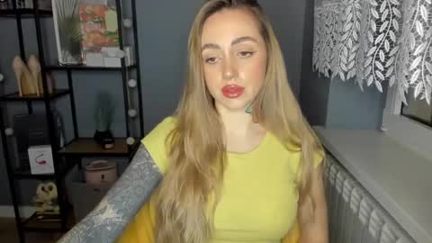 Snapshot of sexy_coralie chatting on 12/26/24, 11:32 C o r a l i e online show from 12/26/24, 11:32