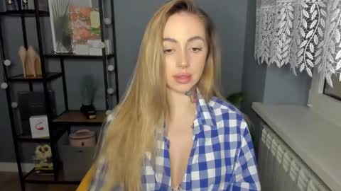 Snapshot of sexy_coralie chatting on 01/15/25, 02:24 C o r a l i e online show from 01/15/25, 02:24