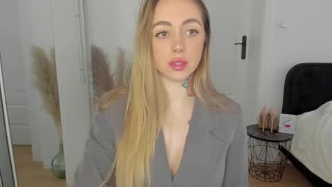 Snapshot of sexy_coralie chatting on 02/04/25, 02:21 C o r a l i e online show from 02/04/25, 02:21