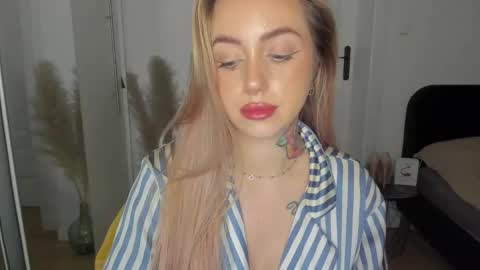 Snapshot of sexy_coralie chatting on 09/10/25, 06:52 C o r a l i e online show from 09/10/25, 06:52