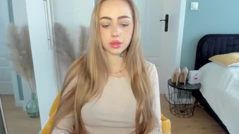 C o r a l i e online show from 04/27/26, 06:33
