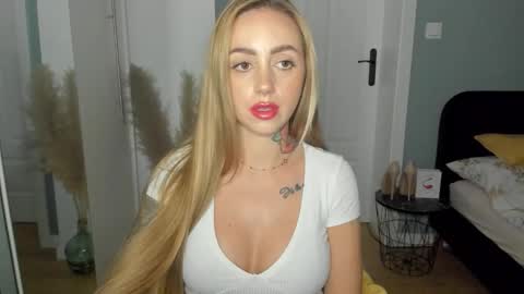 C o r a l i e online show from 06/06/26, 05:28