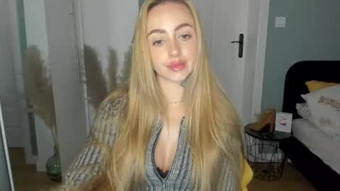 C o r a l i e online show from 06/10/26, 01:43