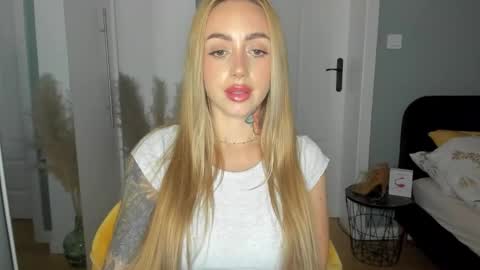 C o r a l i e online show from 06/11/26, 01:53