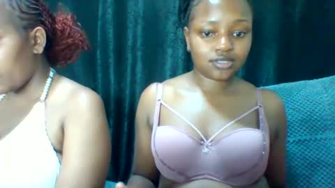 Snapshot of sexy_divaaa chatting on 05/26/26, 09:00 sexy_divaaa online show from 05/26/26, 09:00