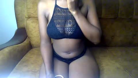Snapshot of sexy_ellahh chatting on 06/25/26, 02:00 Ellahh online show from 06/25/26, 02:00