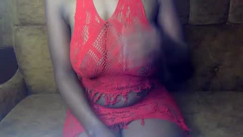 Snapshot of sexy_ellahh chatting on 07/08/26, 12:26 Ellahh online show from 07/08/26, 12:26