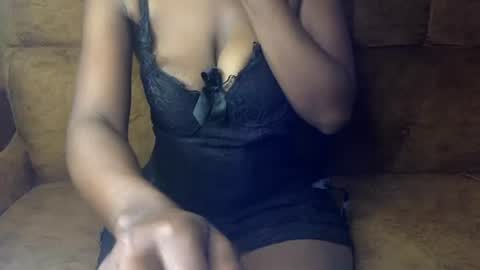 Snapshot of sexy_ellahh chatting on 07/12/26, 01:07 Ellahh online show from 07/12/26, 01:07