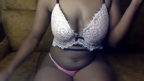Snapshot of sexy_ellahh chatting on 07/14/26, 11:05 Ellahh online show from 07/14/26, 11:05