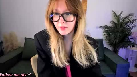 Forest fairy online show from 12/23/25, 07:28