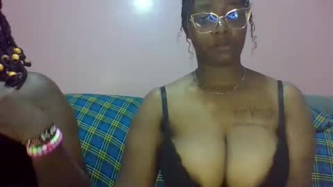 Snapshot of sexy_helle chatting on 09/27/25, 10:59 sexy_helle online show from 09/27/25, 10:59