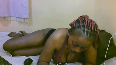 Snapshot of sexy_latasha chatting on 04/23/26, 12:29 sexy_latasha online show from 04/23/26, 12:29