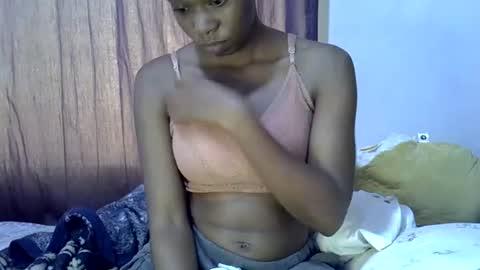 Snapshot of sexy_leila3 chatting on 06/19/26, 10:19 kayla online show from 06/19/26, 10:19