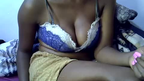 Snapshot of sexy_leila3 chatting on 06/29/26, 01:33 kayla online show from 06/29/26, 01:33