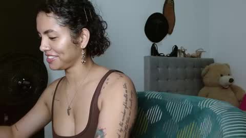 Snapshot of sexy_lia_latina chatting on 06/04/26, 01:11 Celeste online show from 06/04/26, 01:11