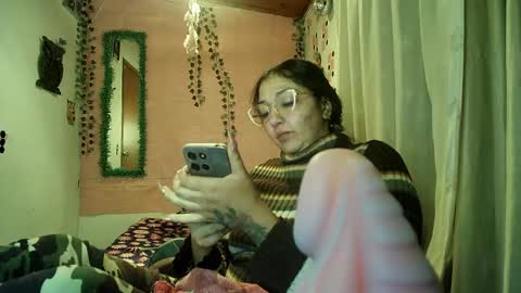 sexy lolas online show from 04/21/26, 01:42