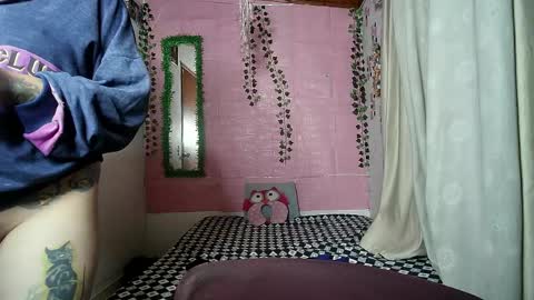 sexy lolas online show from 05/12/26, 05:15