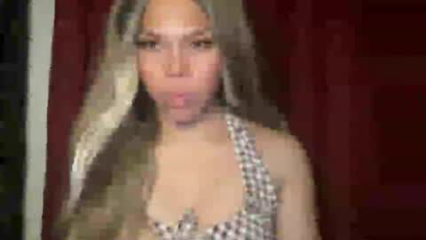 Snapshot of sexy_maevemorexxx chatting on 06/18/26, 01:37 Nicole online show from 06/18/26, 01:37