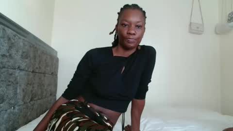 Snapshot of sexy_malyn chatting on 11/21/25, 11:20 Shasha Money online show from 11/21/25, 11:20