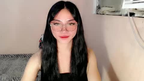 Snapshot of sexy_mikaxoxo chatting on 01/23/25, 04:15 mika online show from 01/23/25, 04:15