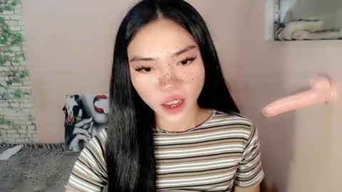 Snapshot of sexy_mikaxoxo chatting on 01/28/25, 06:49 mika online show from 01/28/25, 06:49