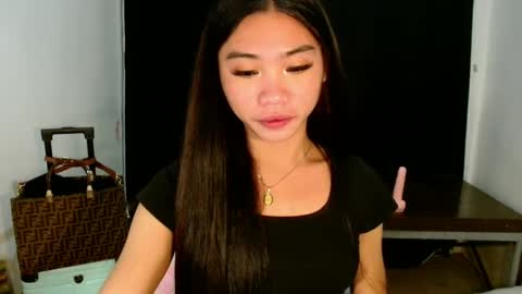 Snapshot of sexy_mikaxoxo chatting on 02/23/25, 01:02 mika online show from 02/23/25, 01:02
