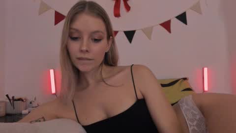 Ellie Mia online show from 02/13/25, 05:22