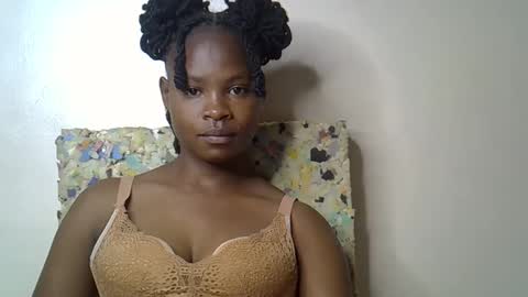 Molyne online show from 03/10/26, 01:32