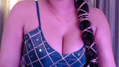 Snapshot of sexy_myra18 chatting on 05/13/26, 05:05 myra online show from 05/13/26, 05:05
