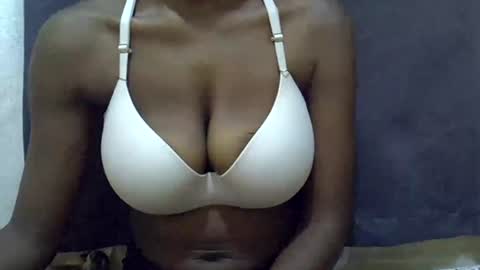 sexy_peach4 online show from 06/18/26, 09:36