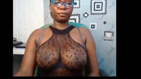 Snapshot of sexy_pearl12 chatting on 01/06/25, 06:20 zoe online show from 01/06/25, 06:20