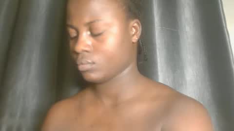 sexy_petitqueen online show from 03/18/26, 04:04