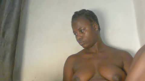 Snapshot of sexy_petitqueen chatting on 05/06/26, 04:08 sexy_petitqueen online show from 05/06/26, 04:08