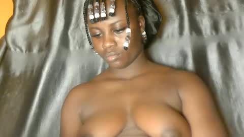 Snapshot of sexy_petitqueen chatting on 05/26/26, 04:19 sexy_petitqueen online show from 05/26/26, 04:19
