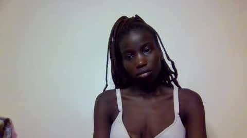 Snapshot of sexy_petittie chatting on 10/03/25, 06:21 sexy_petittie online show from 10/03/25, 06:21