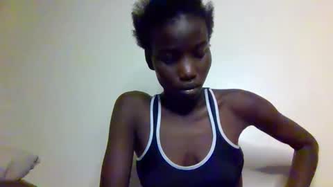 Snapshot of sexy_petittie chatting on 10/08/25, 07:11 sexy_petittie online show from 10/08/25, 07:11