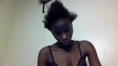 Snapshot of sexy_petittie chatting on 10/10/25, 02:43 sexy_petittie online show from 10/10/25, 02:43