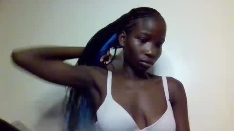 Snapshot of sexy_petittie chatting on 10/15/25, 07:30 sexy_petittie online show from 10/15/25, 07:30