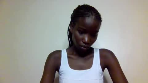 Snapshot of sexy_petittie chatting on 10/19/25, 02:56 sexy_petittie online show from 10/19/25, 02:56