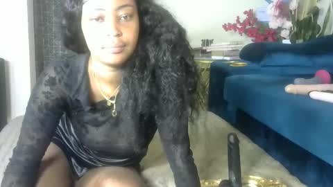 sexy pigeon online show from 04/17/26, 12:19