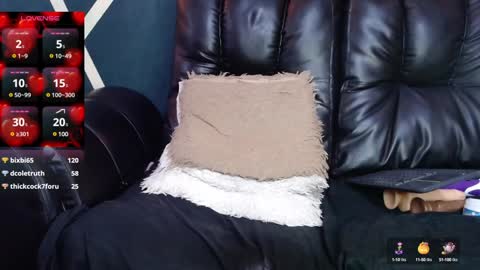 Snapshot of sexy_redgirl chatting on 01/25/25, 05:18 karoline online show from 01/25/25, 05:18